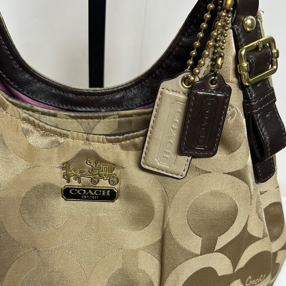 Coach Maggie Optic Khaki canvas shoulder bag Purse! - Picture 2 of 16